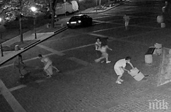 Вандали вилняха в центъра на Сандански
