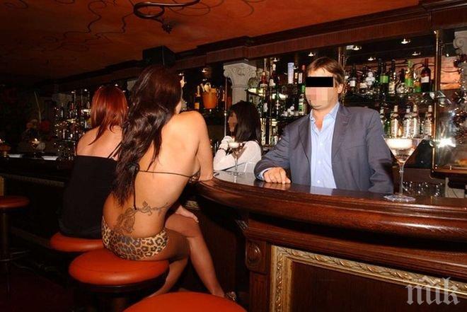 Опашка пред публичен дом! Труженички протестират с безплатен с*кс