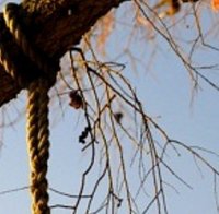 Намериха обесен в училище млад мъж