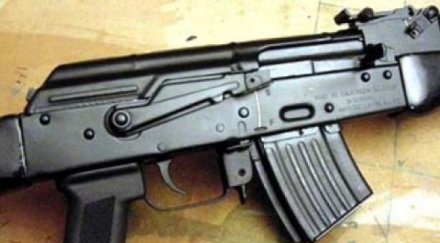 мъж стреля автомат 000 души