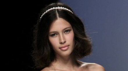 прелестна манекенка разбива националния чили