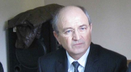 оставят насила шеф герб