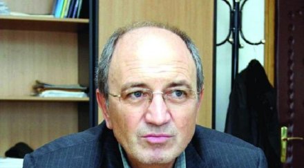 водачът герб кюстендил оттегли месец поста