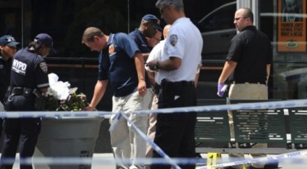 двама застреляха време фойерверки