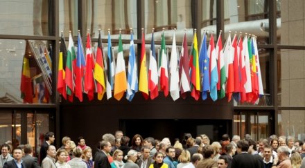 000 еврочиновници големи заплати