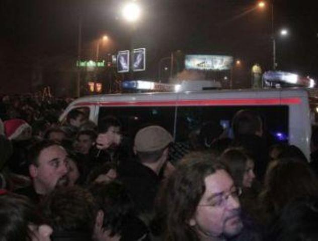 7 души намушка полудял мъж в Белград