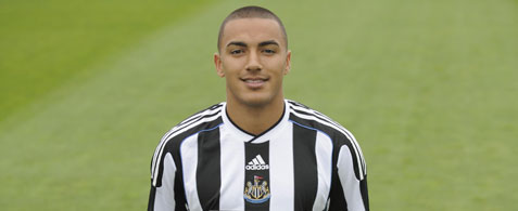 Плейбоят Дани Симсън аут от Нюкасъл за месец 