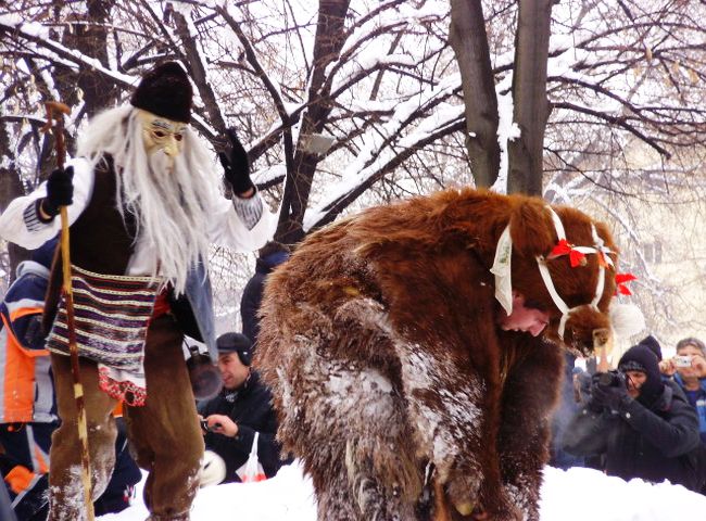 Трима кукери с опасност за живота