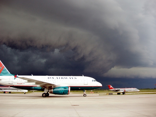 Учени прогнозират времето за безопасни полети