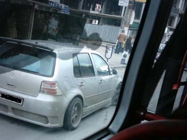 Кукерът побойник влачил жена си за семейния Голф