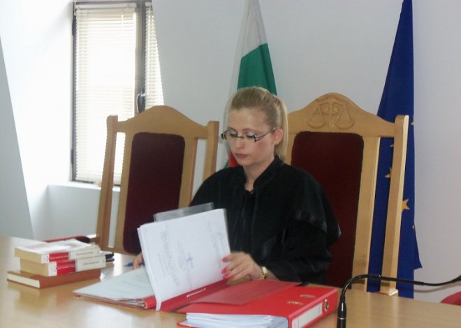 Издигат съдийката, оправдала Цветанов