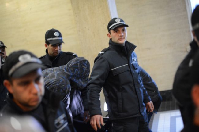 Оставиха в ареста обвинените за жестокото убийство на баба