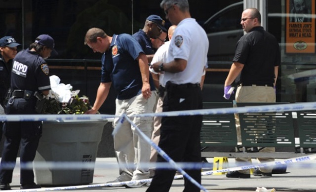 Двама се застреляха по време на фойерверки