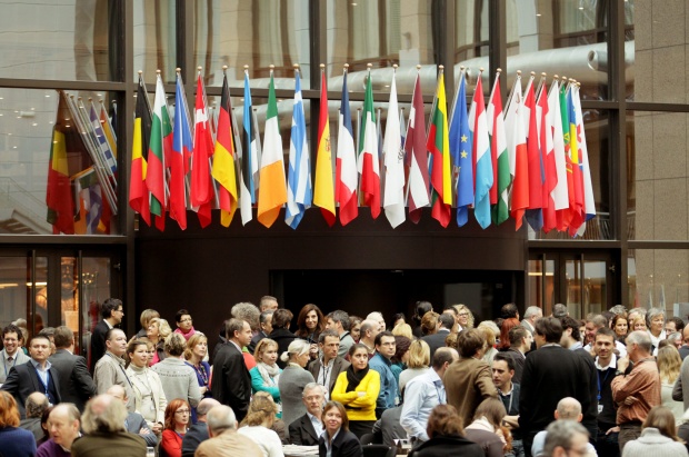 55 000 еврочиновници с 5,5% по-големи заплати