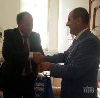 Цветанов честити рождения ден на Михаил Миков (снимка)