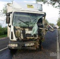 Катастрофа между кола и ТИР на Прохода на републиката
