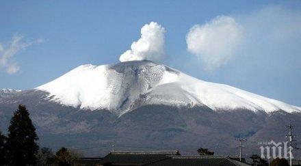 вулканът асама активизира