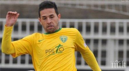 бивш защитник левски продължи договора полша