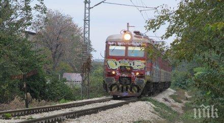 заседналият тунела влак движи 140 минути закъснение