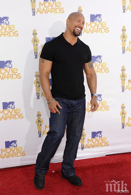  Скалата отнесе огледалото на паркирана кола