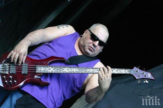 Викат линейка за Фънки! Шоуменът закъсал здраво с кръвното