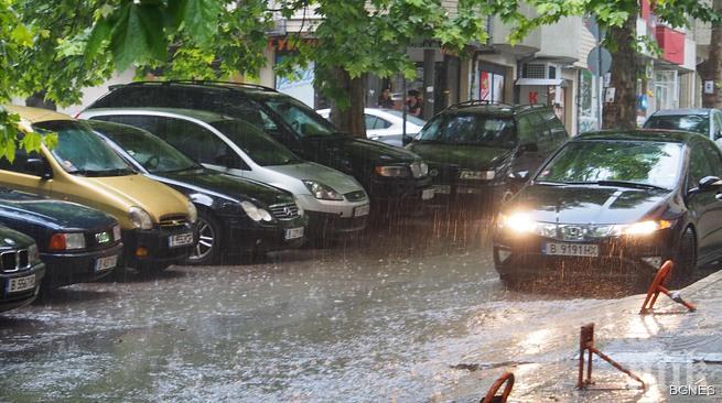 Внимание! Жълт код в 5 области за бури и градушки, утре денят започва със слънце, но след това ни връхлитат пороите!