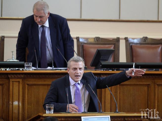 Москов: Без промяна ще генерираме по половин млрд. дефицит годишно