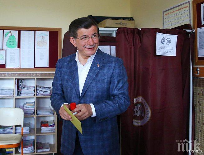 Давутоглу: Ролята на президента няма да е тема на коалиционните разговори