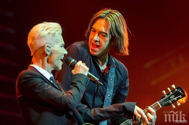 Роксет пристигат в София