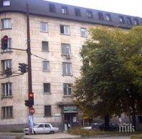 Суперскандал! Лекарят, пуснал фотоси във 