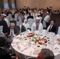 Днес започва свещеният за мюсюлманите Рамазан, богатите дават вечери