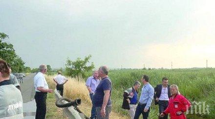 кметът бургас спаси змия замърсените бензин води