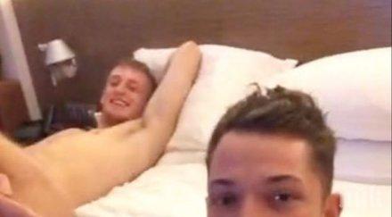 изгониха трима футболисти лестър расистки обиди компаньонка групов секс