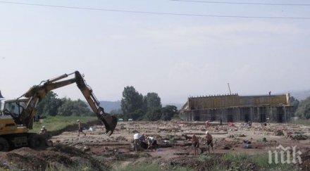 кошмар родни работници гладуват норвегия събират пластмасови бутилки кофите връщат супермаркети купят хляб