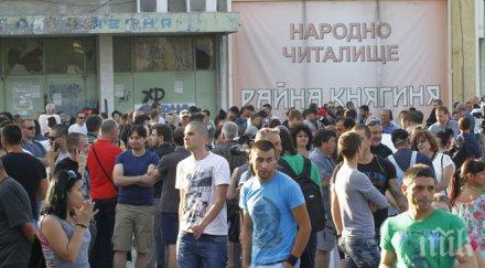 жителите орландовци продължават събират подписи проверка регистрацията ромите