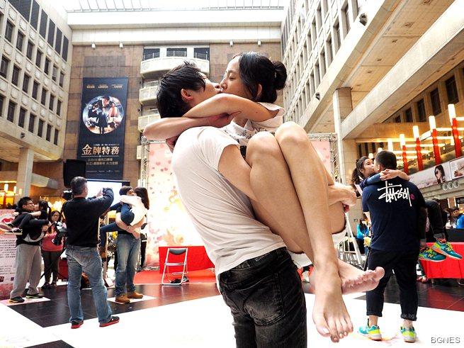 Само за жени! 7 знака, че той ви изневерява