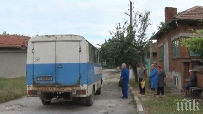Пълен абсурд в Русенско! Карат трупове и хляб в един и същ микробус 