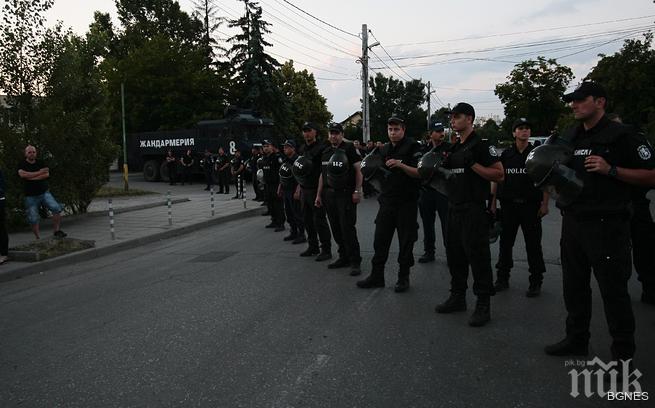 Дъждът намали ентусиазма на протестиращите в Орландовци