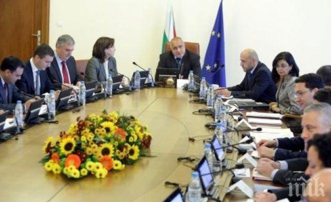 Двама вицепремиери участват в парламентарния контрол