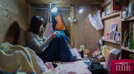 шокиращи снимки хора живеят изключително тесни пространства