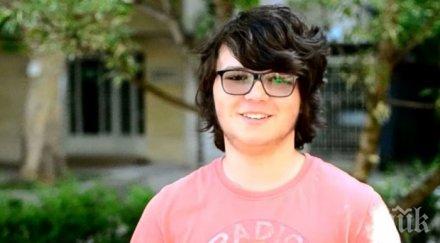 осмокласник раздава храна бездомници