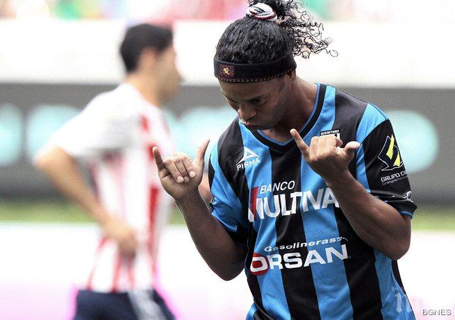 Роналдиньо напусна Керетаро