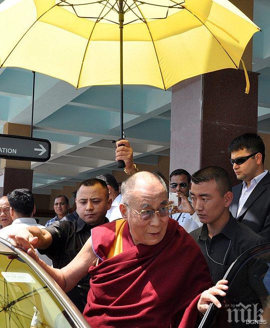 Молитви за 80-годишнината на Далай Лама