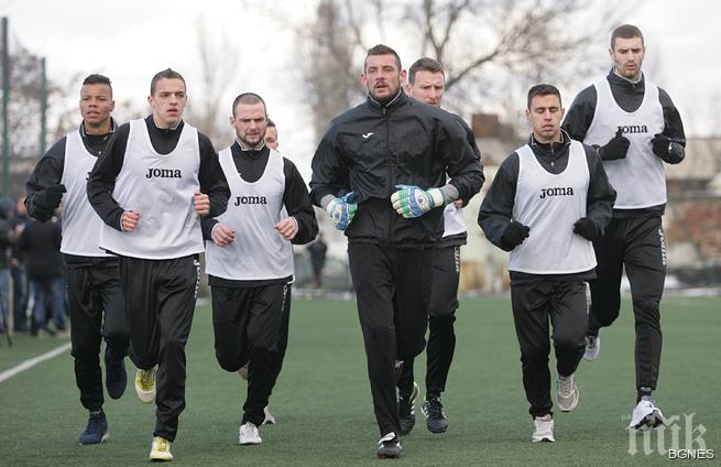 Славия замина с 25 футболисти на лагер в Трявна