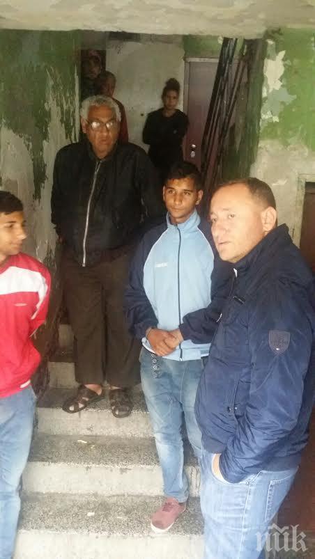 Лидерът на ДРОМ се срещна с битите роми от Дружба