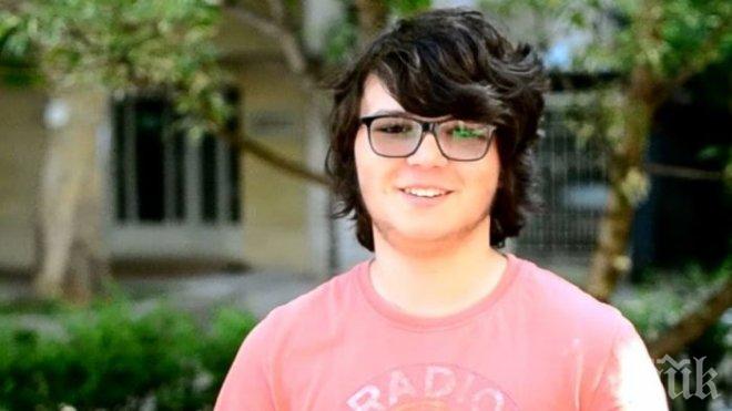 Осмокласник раздава храна на бездомници