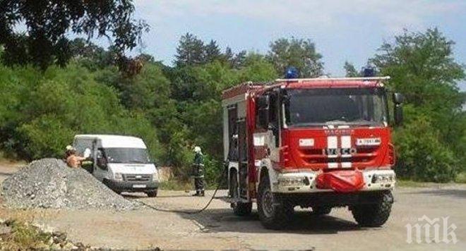 Защитен механизъм блокирал вратите на пламналия инкасов автомобил на пътя Созопол - Бургас (снимки)