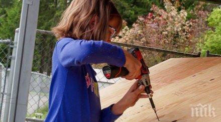 годишно момиче прави къщи бездомни хора заслужава твоето внимание