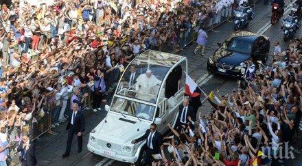 папа франциск поклонение торинската плащеница