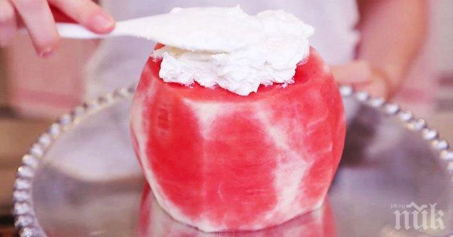 Тази торта изглежда вкусно. Тя е страхотна за лятото, защото е направена от диня